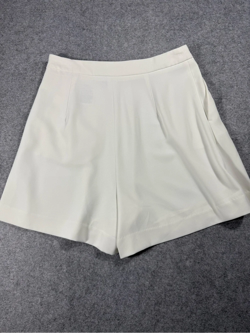 H&M Tailored Shorts Ivory Gold Crest Button Preppy Nautical Classic 4 - Picture 3 of 11